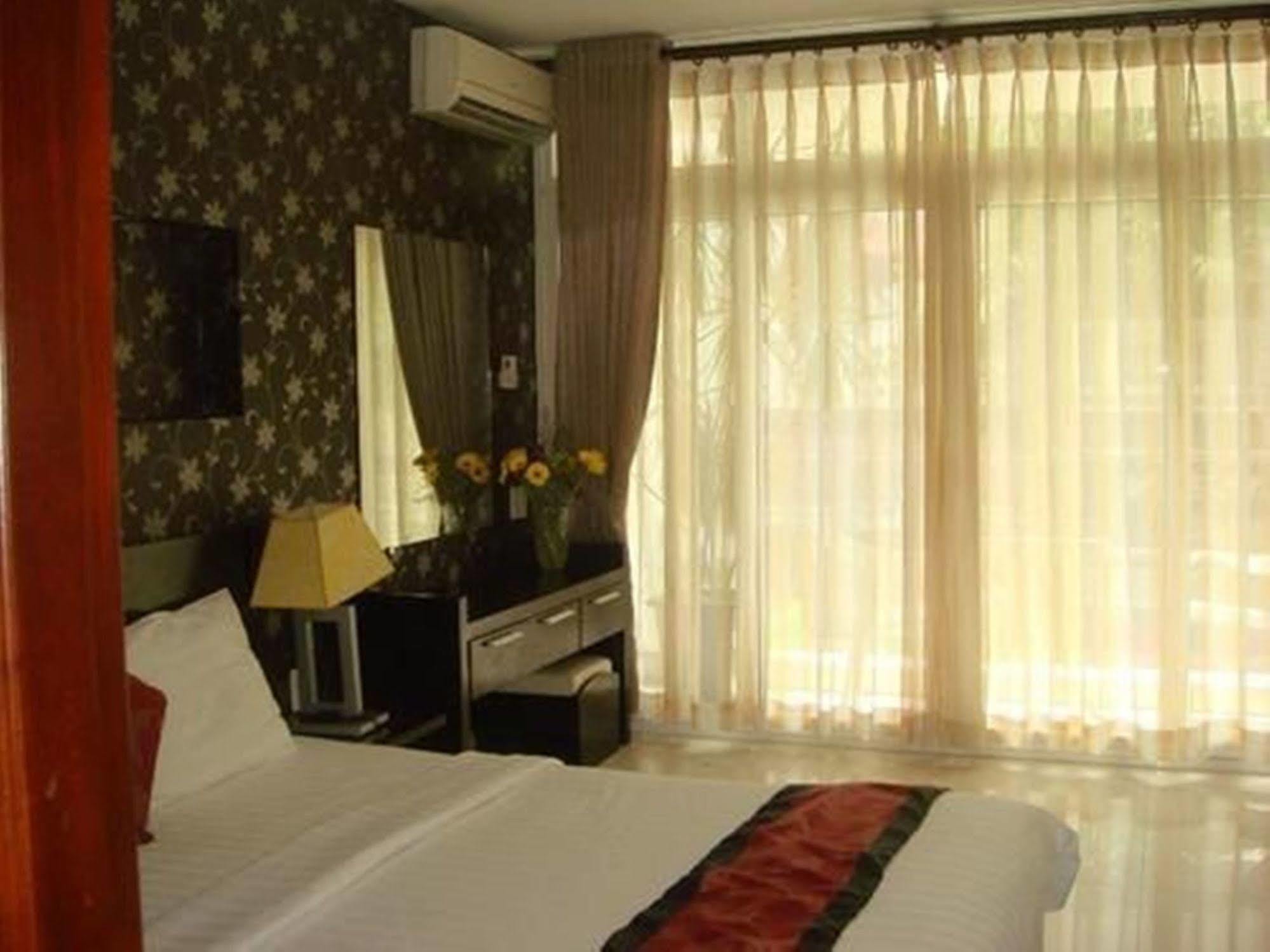 Trung Son Hotel Thành Pho Ho Chí Minh Esterno foto