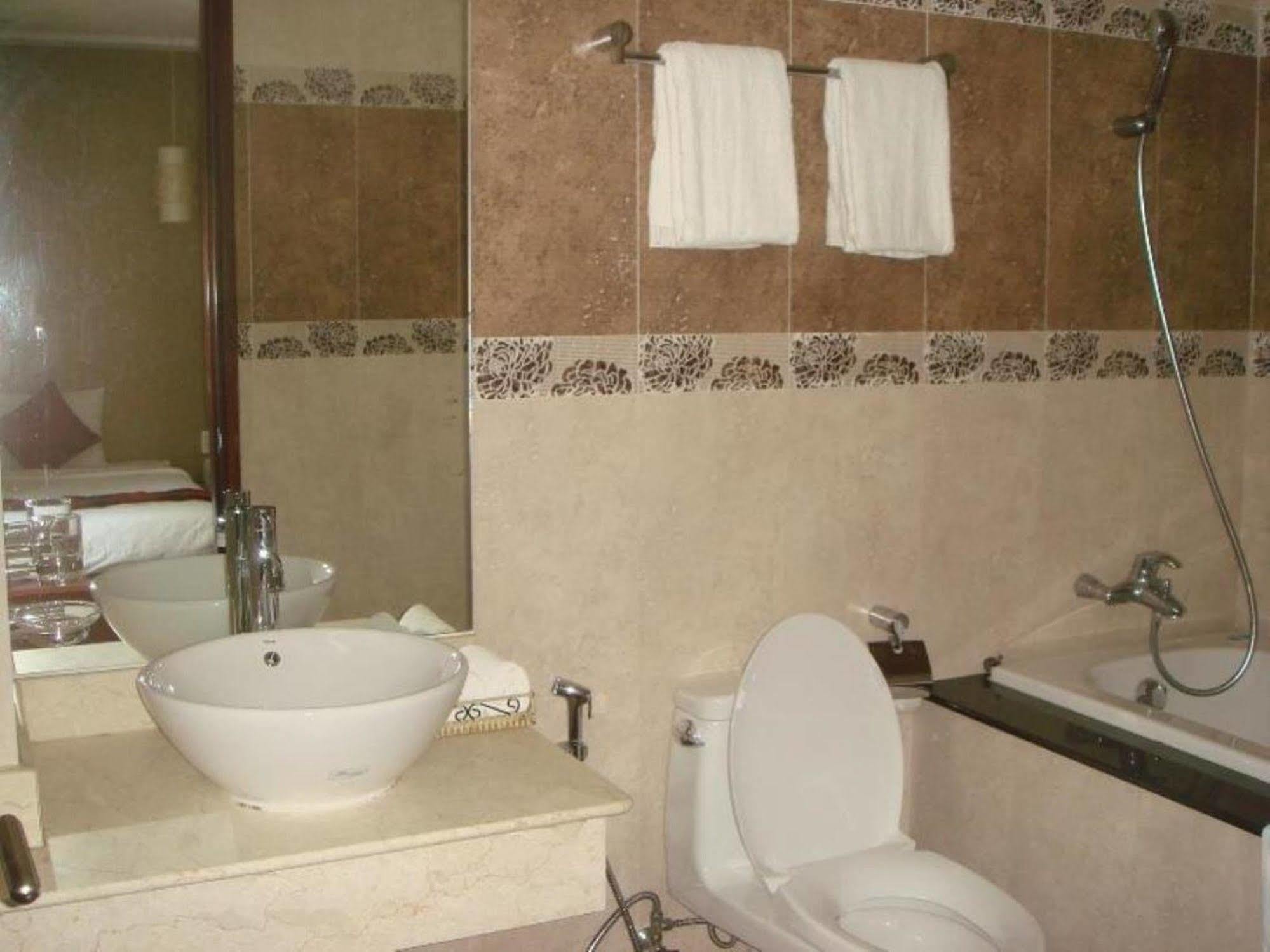 Trung Son Hotel Thành Pho Ho Chí Minh Esterno foto